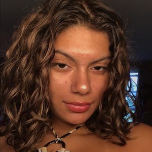 Meet your Posher, Valeria